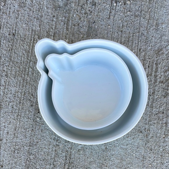 Crate and Barrel White Nesting bowls pineapple appetizer party serving Lot of 2 - Picture 1 of 3